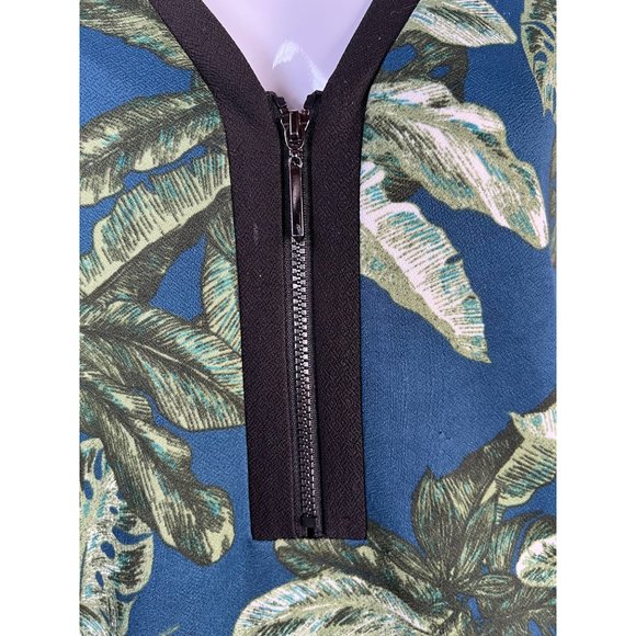 Love Scarlett Zip Front Leaf Pattern Top Size Large Blue, Green Polyester Blend - Picture 2 of 16
